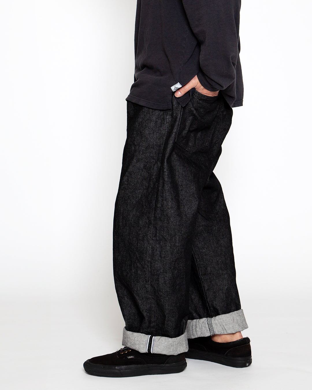 CP005 - W05 5POCKET / Black Denim