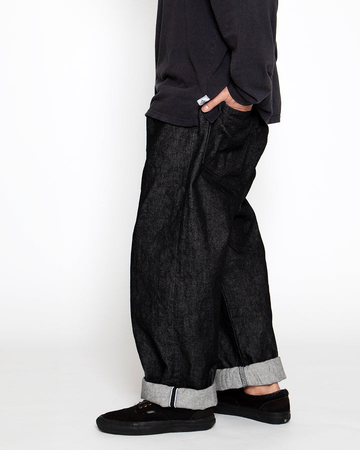CP005 - W05 5POCKET / Black Denim